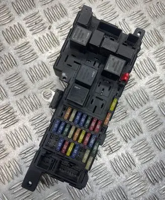 Volvo S60 Fuse module 8637841 518322326 011221100123