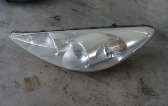 Peugeot 206+ Headlight/headlamp 9686606780