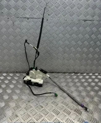 Mercedes-Benz SLK R172 Front door lock A2047203635