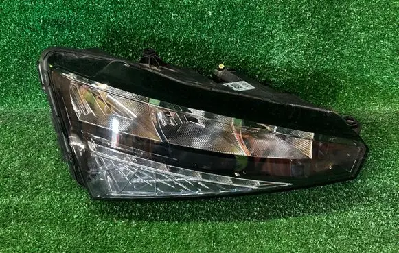 Skoda Scala Headlight/headlamp 657941016 90176072