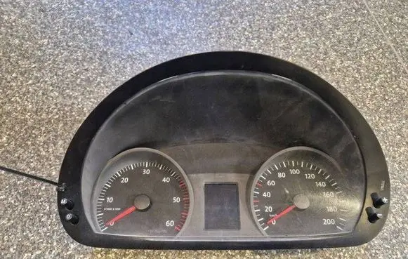 Speedometer (instrument cluster)