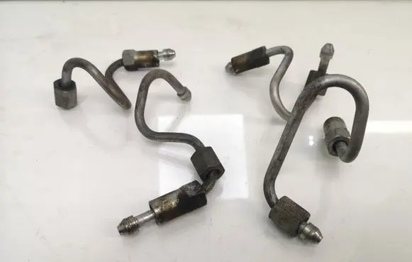 Mazda 6 Fuel injector supply line/pipe 