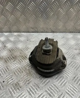 BMW 5 E60 E61 Engine mount bracket 6770642 15934612EB
