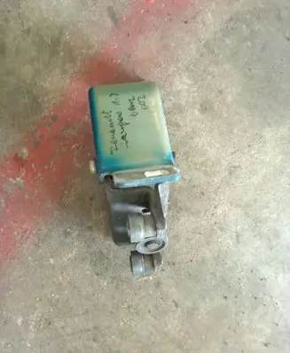 Renault Kangoo I Rear door lower hinge 354515G