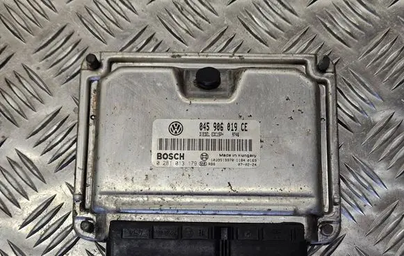 Skoda Fabia Mk2 (5J) Engine control unit/module 045906019CE 1039S19970 0281013179