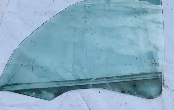 Citroen Xsara Picasso Front door window glass four-door