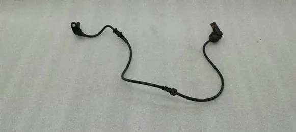 Mercedes-Benz CLS C218 AMG ABS brake wheel speed sensor A2125400117