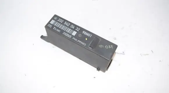Mercedes-Benz C W202 Light module LCM A2025420432