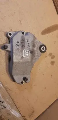 Mercedes-Benz CLA C117 X117 W117 Engine mounting bracket A2702230002