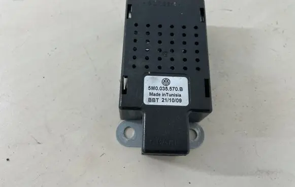 Volkswagen Golf VI Aerial antenna amplifier 5M0035570B