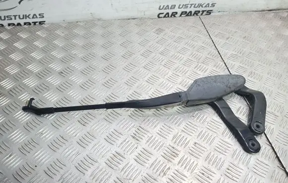 Mercedes-Benz E W211 Front wiper blade arm A2118200444