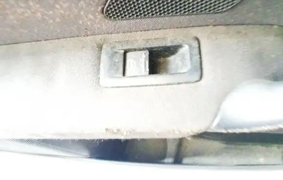 Volkswagen Touran I Electric window control switch