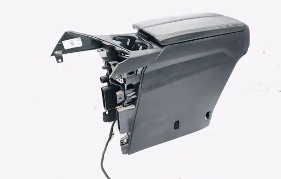 Peugeot 3008 II Armrest D0323116 20192682331