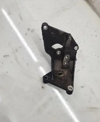 Nissan Qashqai+2 Engine mounting bracket