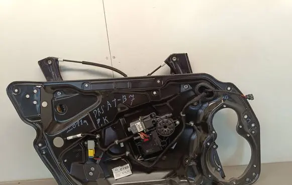Volkswagen PASSAT B7 Front door manual window regulator 1135110200 988691308