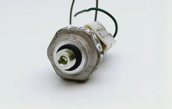 Mazda 6 Air conditioning (A/C) pressure sensor 