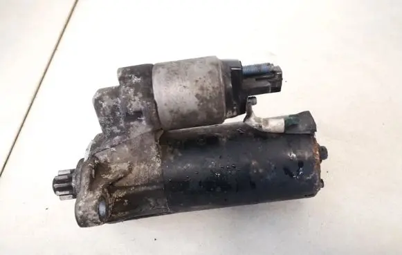 Volkswagen Golf V Starter motor 0001123016
