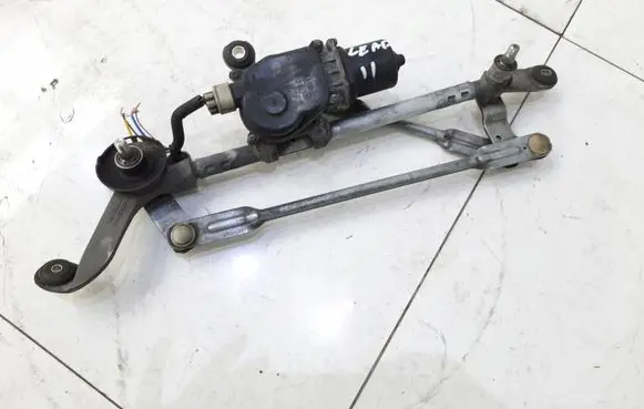 Nissan Leaf I (ZE0) Front wiper linkage and motor 8108C118A