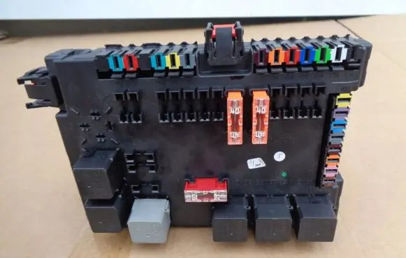 Mercedes-Benz S W221 Fuse module A2219006902
