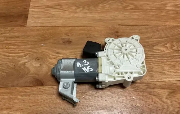 BMW 5 E60 E61 Rear door window regulator motor 7075671 055034377