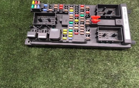 Land Rover Discovery 5 Fuse module FK7214F041AD 50AK11F06