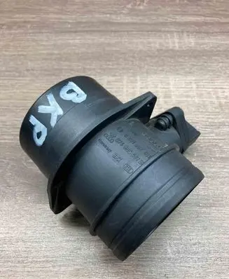 Volkswagen PASSAT B6 Mass air flow meter 0281002461 074906461B