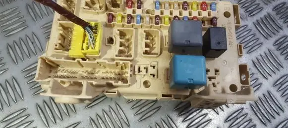 Toyota Avensis T250 Fuse box set 82641CA020F 82641-CA020-F