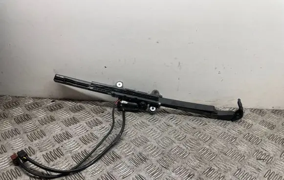 BMW 4 F32 F33 Seat belt height adjuster 7307915