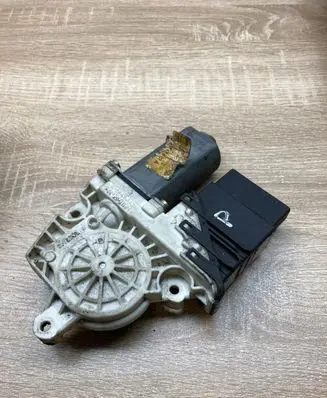 Volkswagen Golf IV Front door window regulator motor 959812A