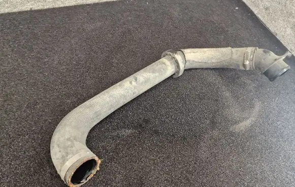 Land Rover Discovery 5 Intercooler hose/pipe FPLA98689