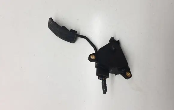 Nissan X-Trail T31 Accelerator throttle pedal 18002JG00B