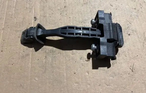 BMW X3 G01 Front door check strap stopper 7390686
