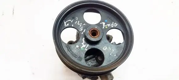 Opel Insignia A Power steering pump 55563329