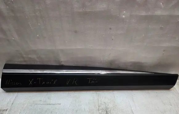 Nissan Rogue Front door trim (molding) 808706RA0B