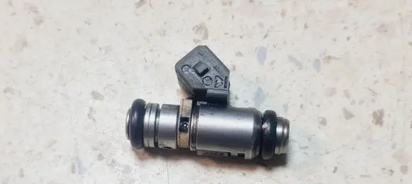 Fuel injector