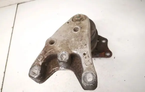 Volkswagen Polo IV 9N3 Engine mount bracket 6q0199185m