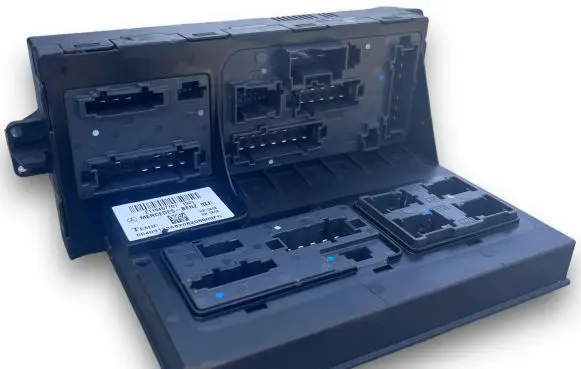 Mercedes-Benz CLS C219 Fuse box set A2115457701