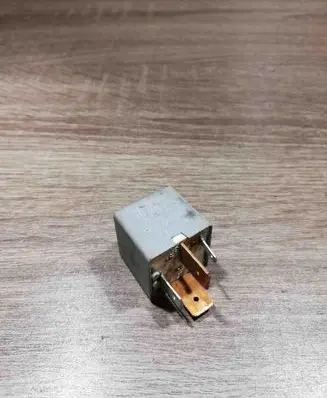 Volkswagen Golf II Other relay 171906383 22205007 1SILVER