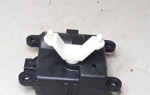 Nissan Primera A/C air flow flap actuator/motor 3C27030840 011204