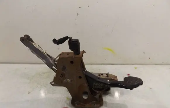 Volkswagen Polo IV 9N3 Brake pedal 6Q1721058BA
