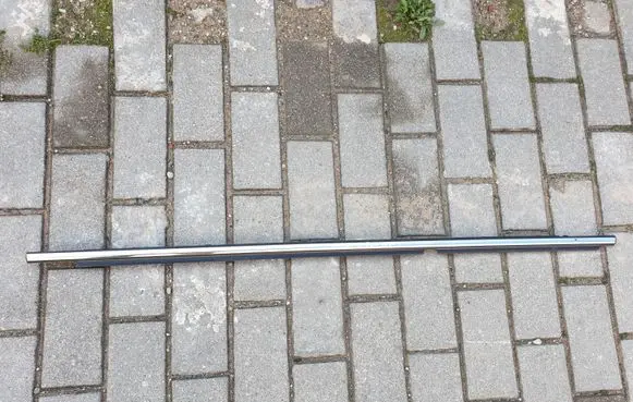 Toyota Avensis T250 Rear door glass trim molding