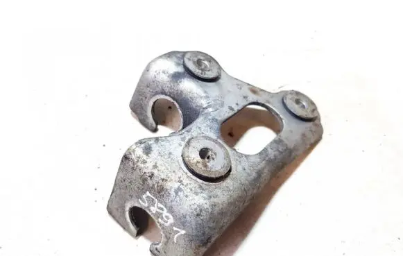 Toyota RAV 4 (XA30) Engine mounting bracket