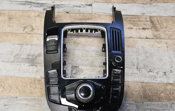 Head unit multimedia control