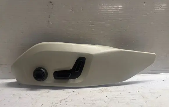Volvo XC90 Front door seat control surround trim 39831631