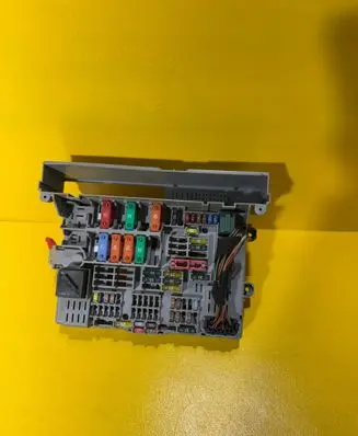 Ford Fiesta Relay mounting block 