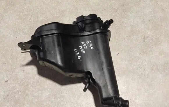 BMW 3 E90 E91 Coolant expansion tank/reservoir 7567462 17137567462 10617211