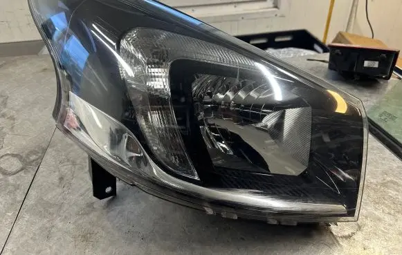 Renault Trafic III (X82) Headlight/headlamp 260108099R