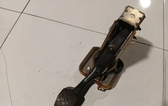 Skoda Octavia Mk2 (1Z) Brake pedal 1K1721057AL