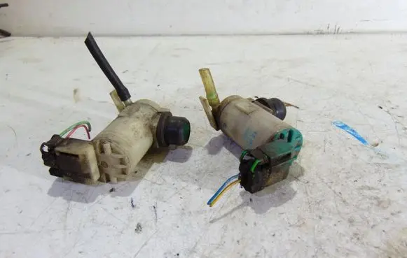 Nissan Sunny Windscreen/windshield washer pump 2224501-A