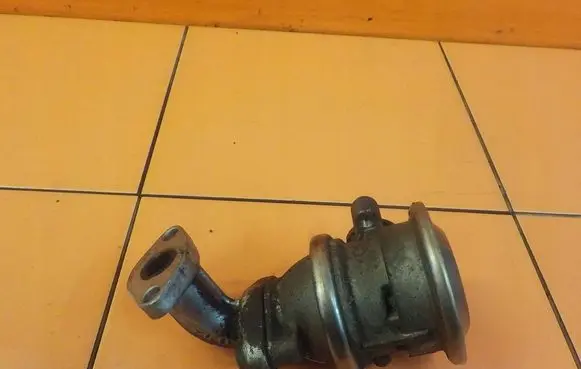 Audi A6 S6 C6 4F EGR thermostat 06E131101A 345A2